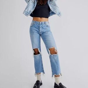 FREE PEOPLE We The Free Maggie Mid Rise Straight Leg Ripped Knee Jean Size 30